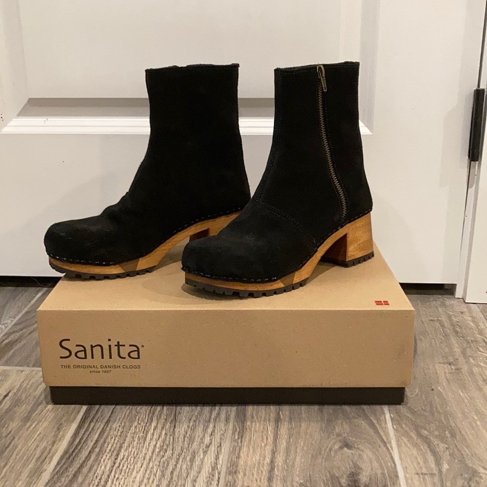 Sanita clog boot size 38